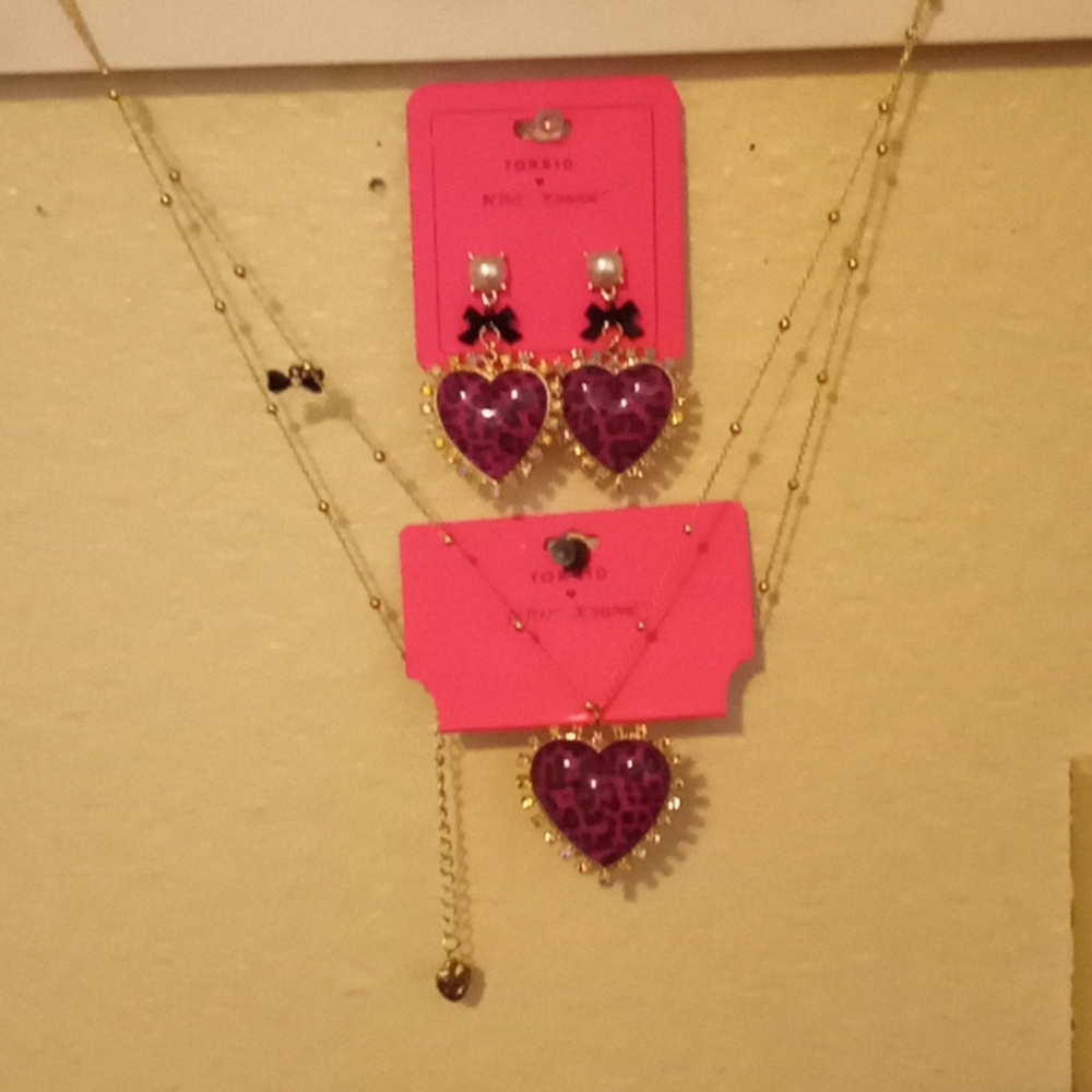 Betsey Johnson Set earrings and necklace